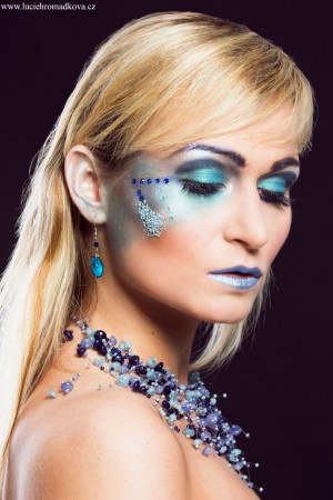 Photo make-up barevná extravagance, modelka Eva.